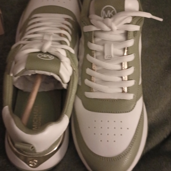 Women's sneakers - Picture 3 of 9